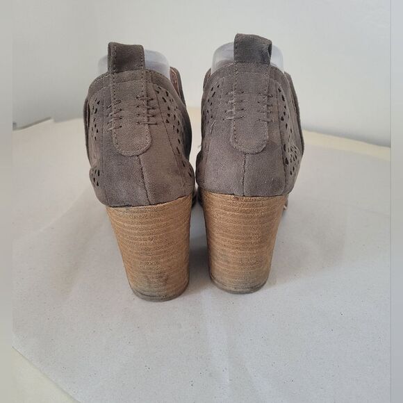 Beast Fashion Perforated Ankle Booties Brown Slip On Heels Chunky Boho Casual 9 - Picture 6 of 9